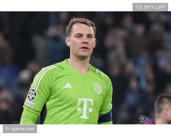 诺伊尔沉稳指挥后防，出色组织助力球队全面掌控比赛